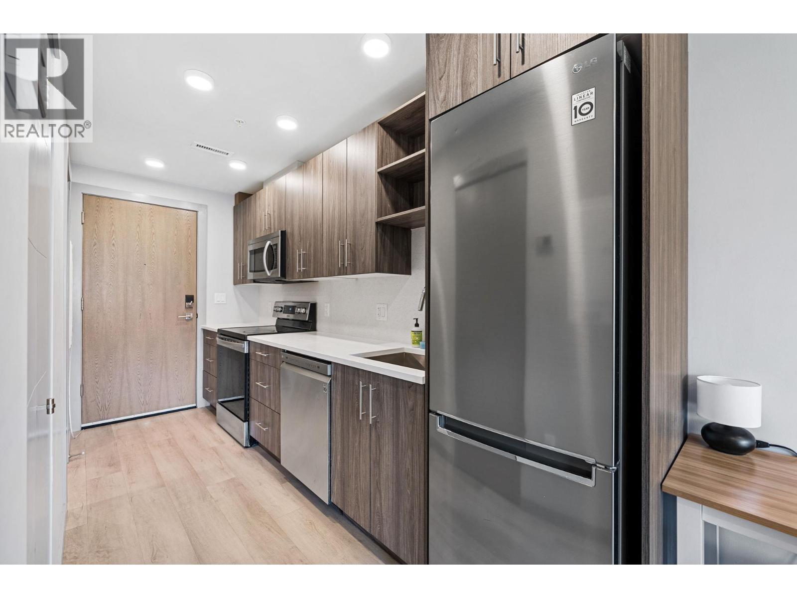 #320 345 Dougall Road N - 7