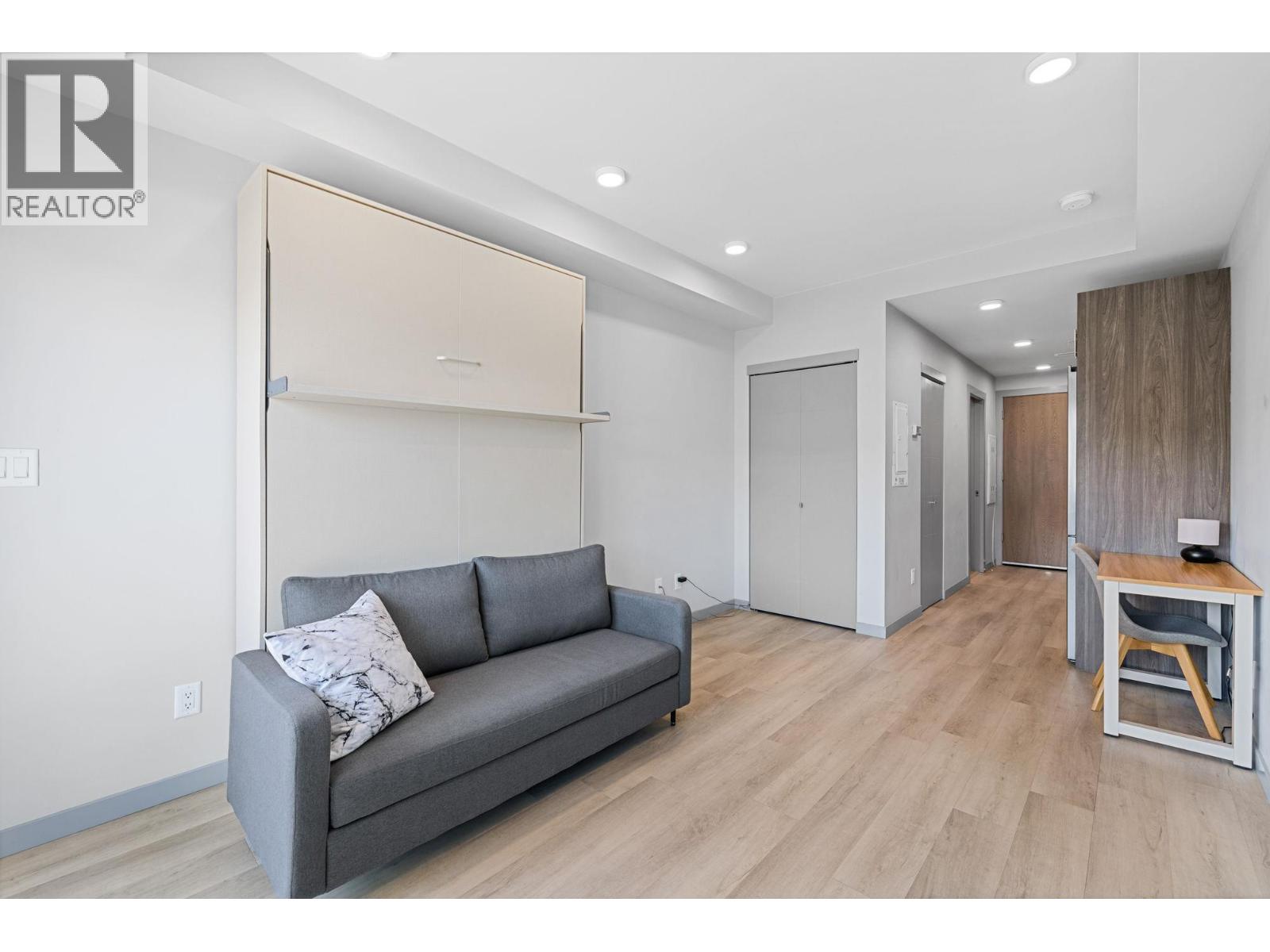 #320 345 Dougall Road N - 1