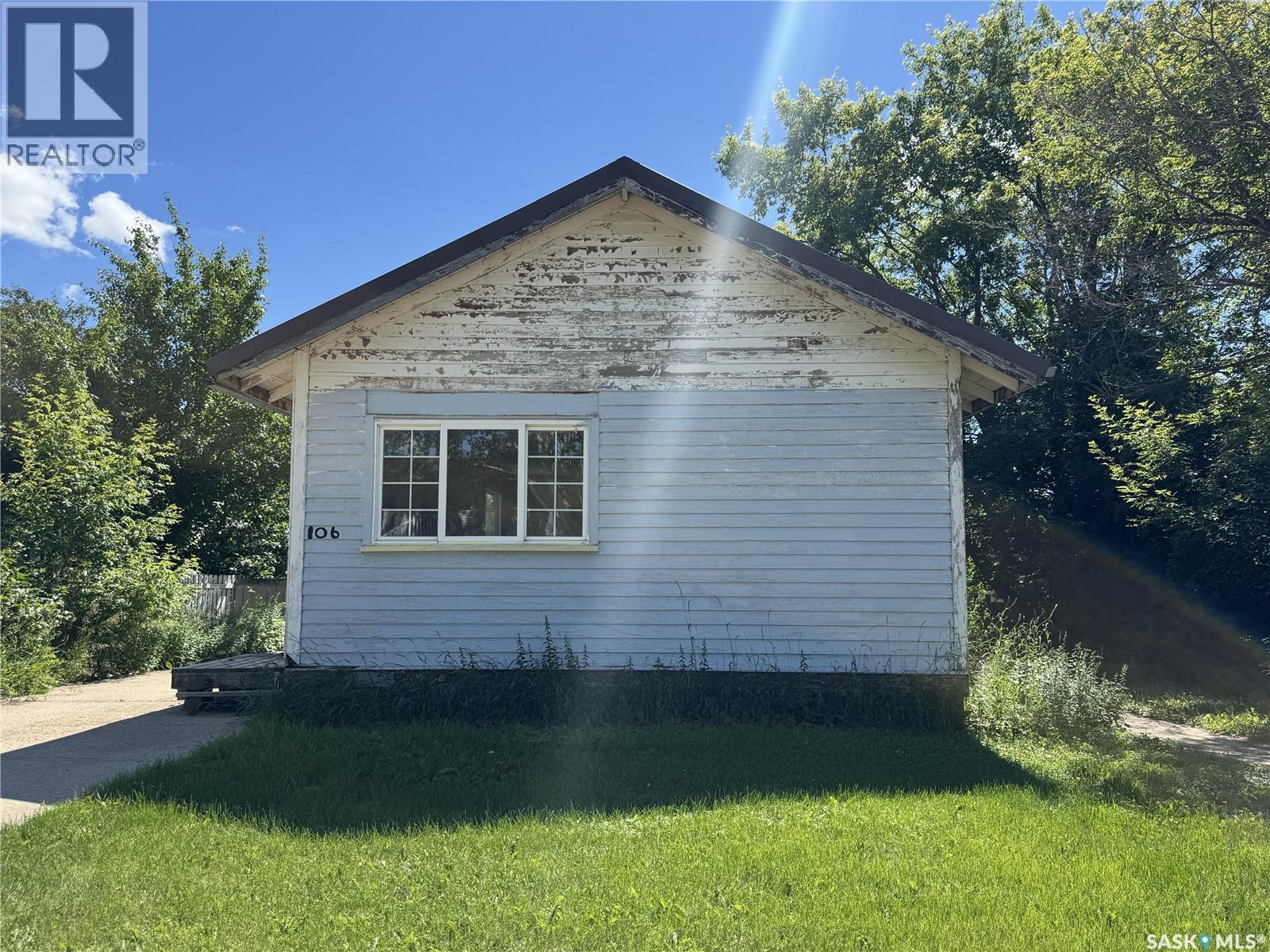 106 5th AVENUE E - Image 2