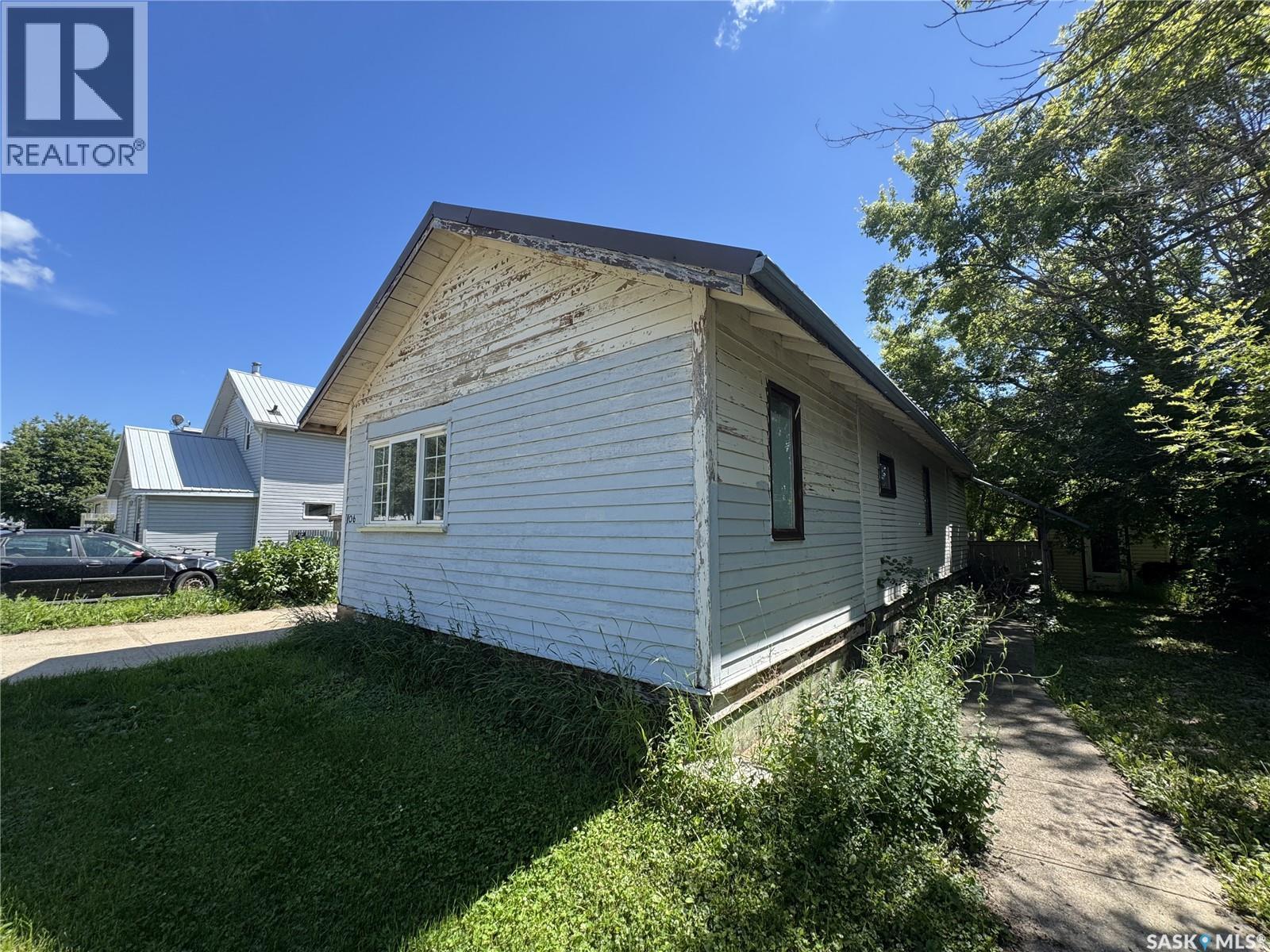 106 5th AVENUE E - Image 3