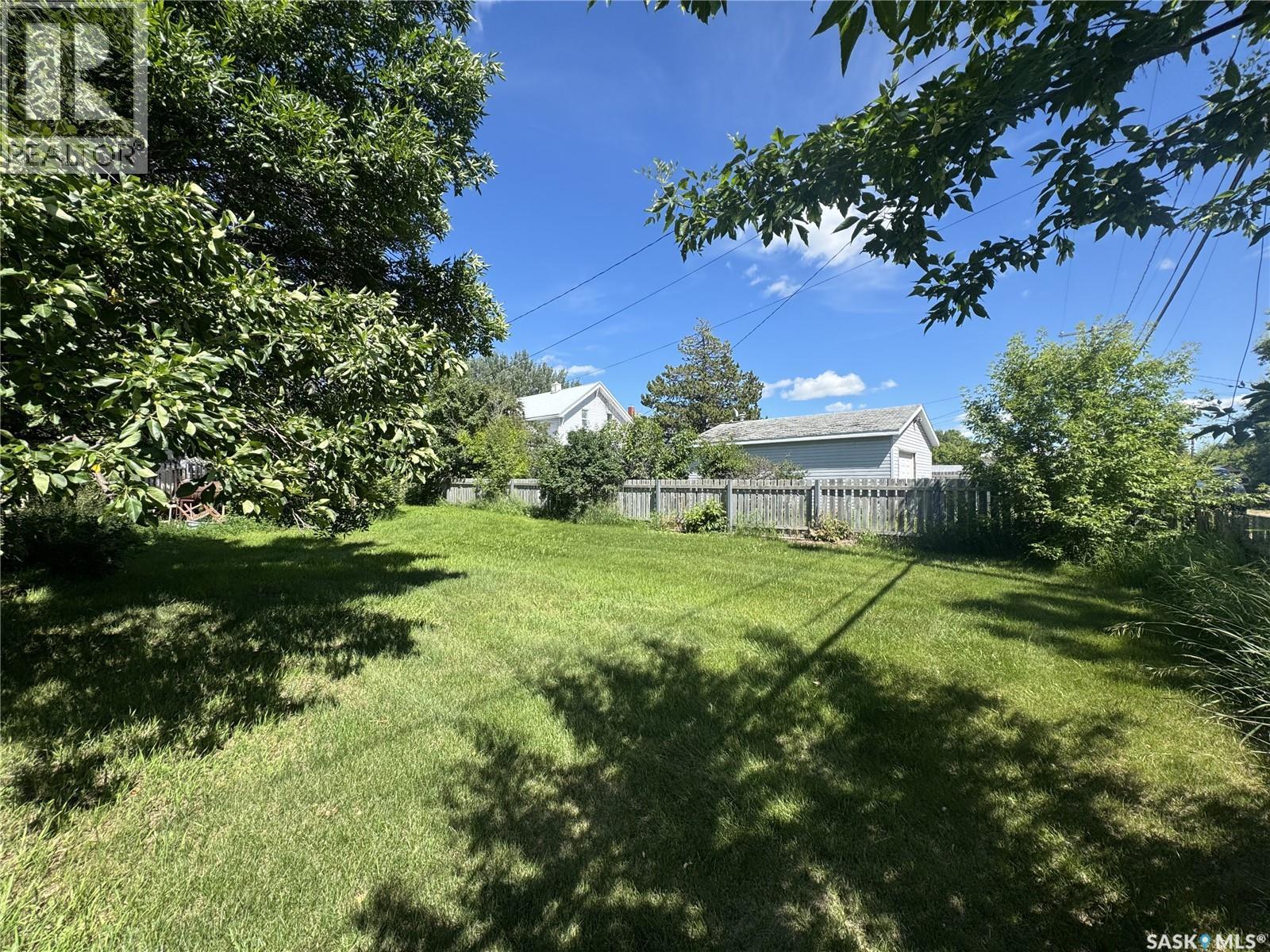 106 5th AVENUE E - Image 6