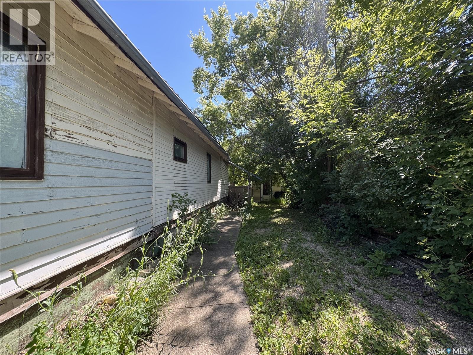 106 5th AVENUE E - Image 8