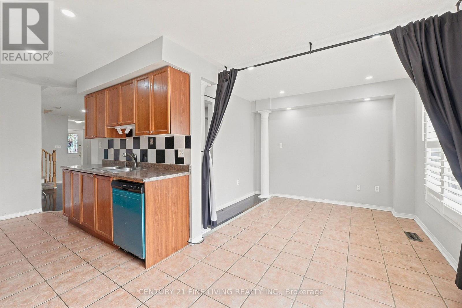 40 HOLLOWGROVE BOULEVARD - 11