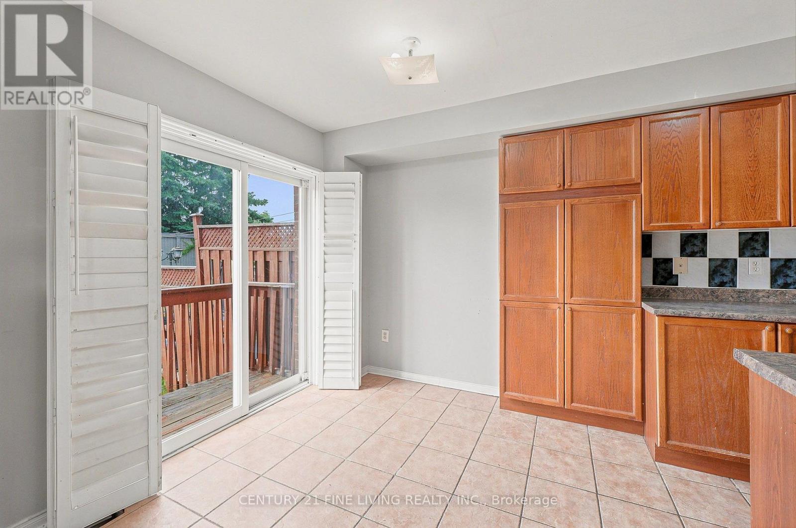 40 HOLLOWGROVE BOULEVARD - Image 12