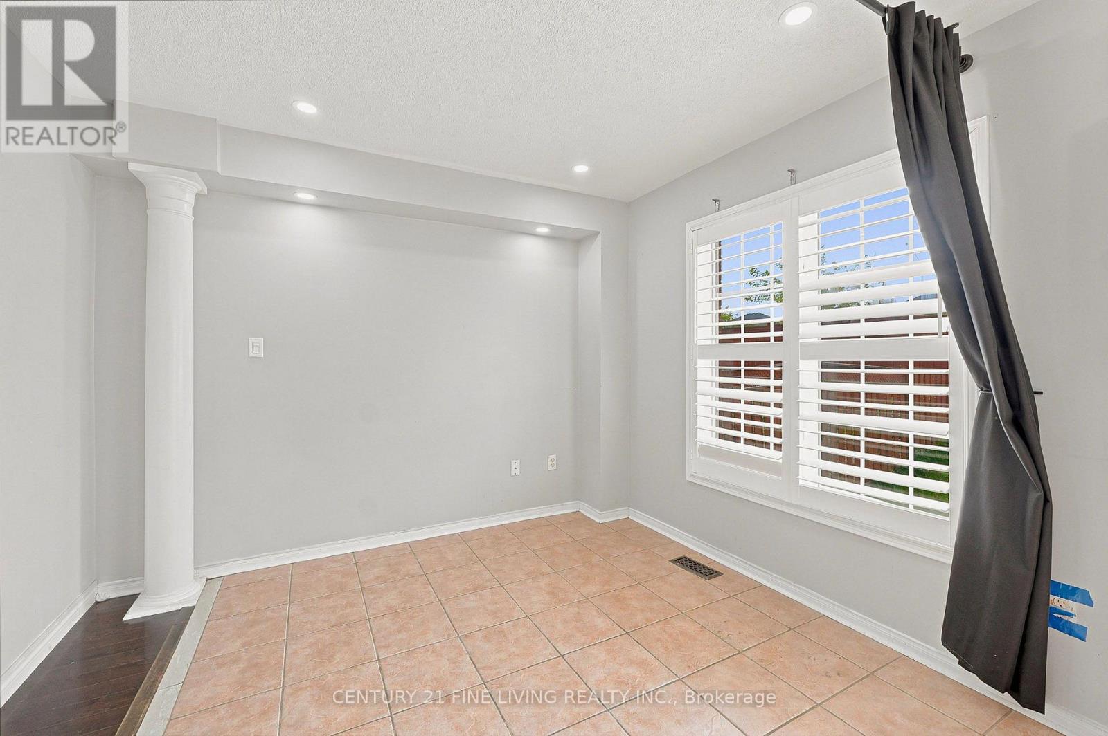 40 HOLLOWGROVE BOULEVARD - 13
