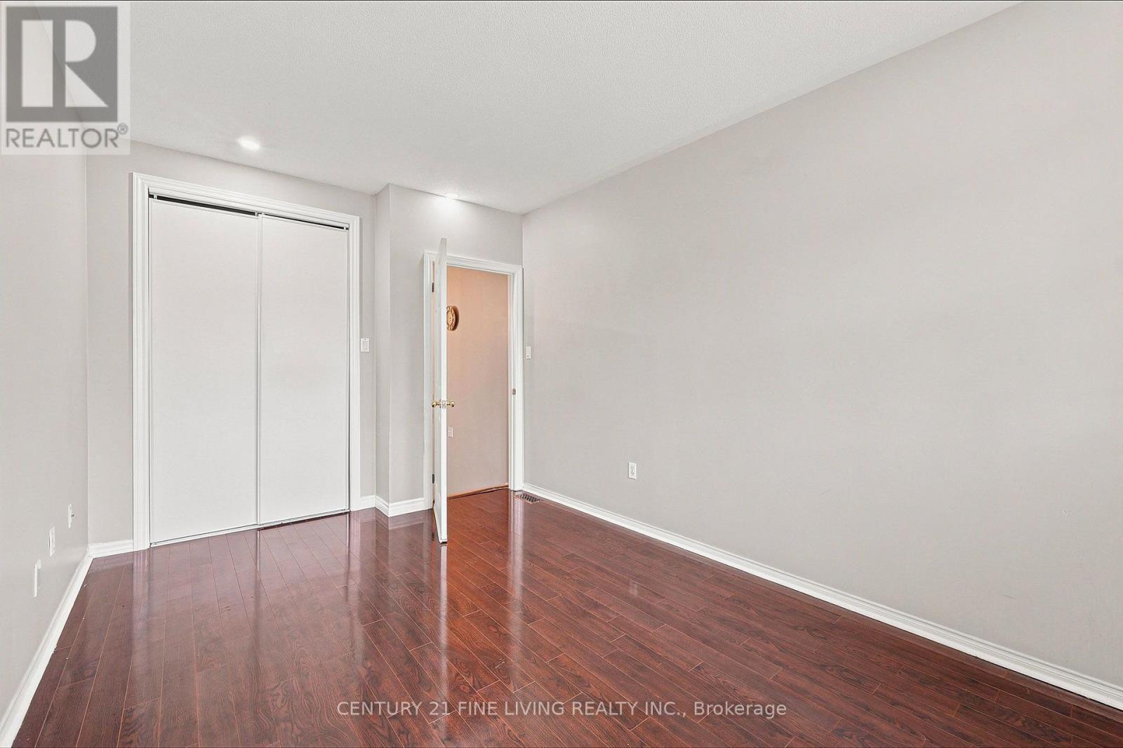 40 HOLLOWGROVE BOULEVARD - Image 16