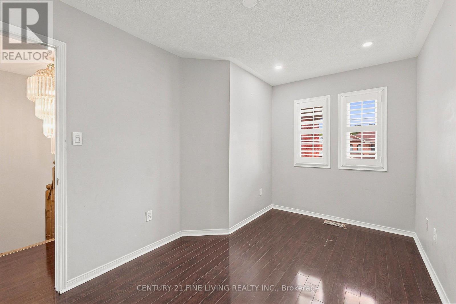 40 HOLLOWGROVE BOULEVARD - Image 18