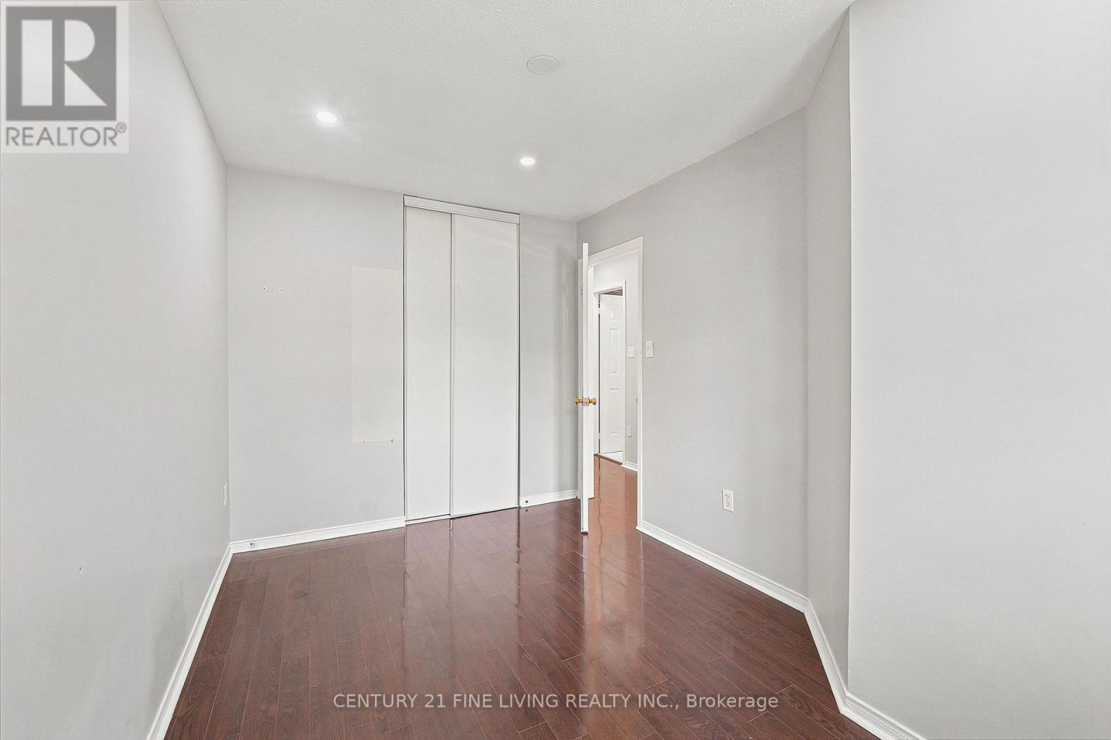 40 HOLLOWGROVE BOULEVARD - Image 19