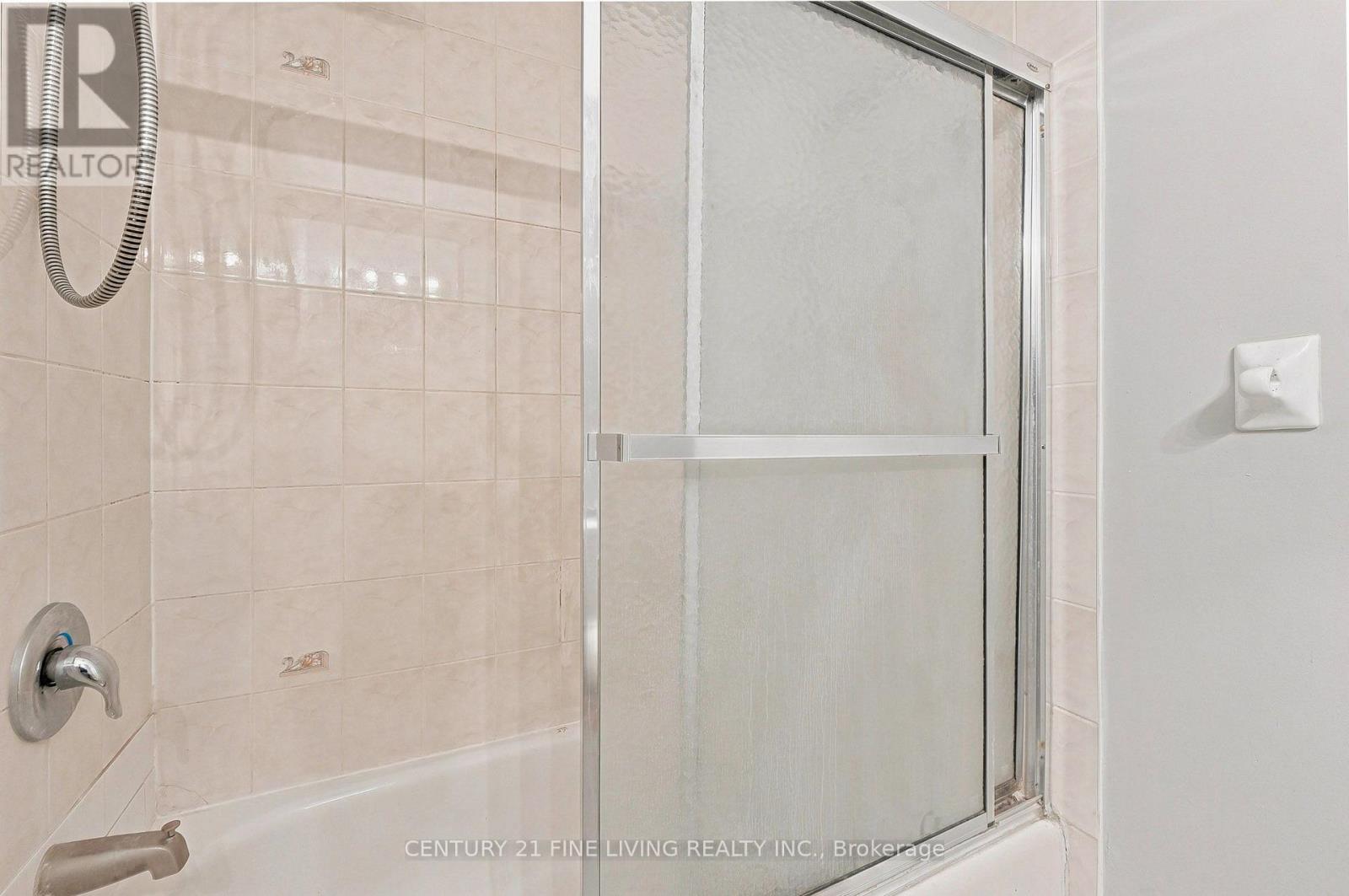 40 HOLLOWGROVE BOULEVARD - Image 23