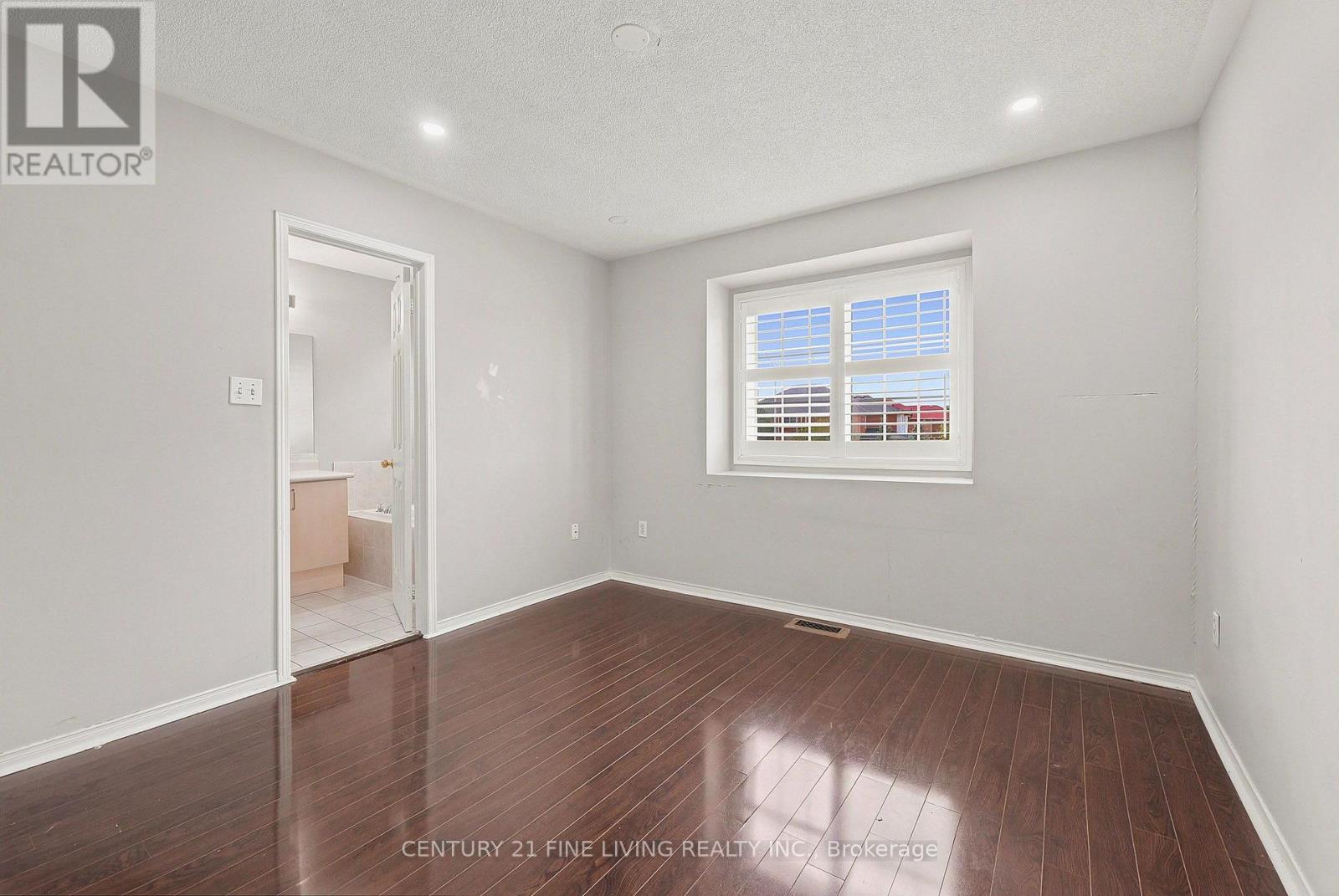 40 HOLLOWGROVE BOULEVARD - Image 25