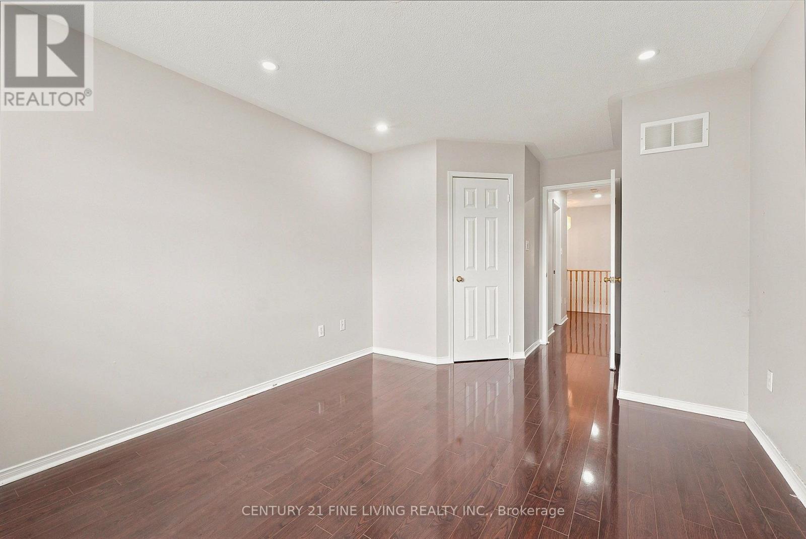 40 HOLLOWGROVE BOULEVARD - Image 26