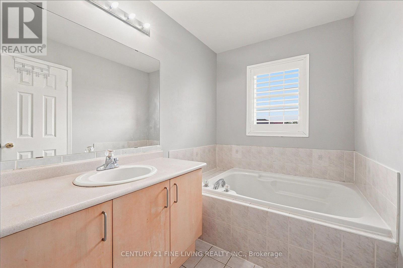 40 HOLLOWGROVE BOULEVARD - Image 29