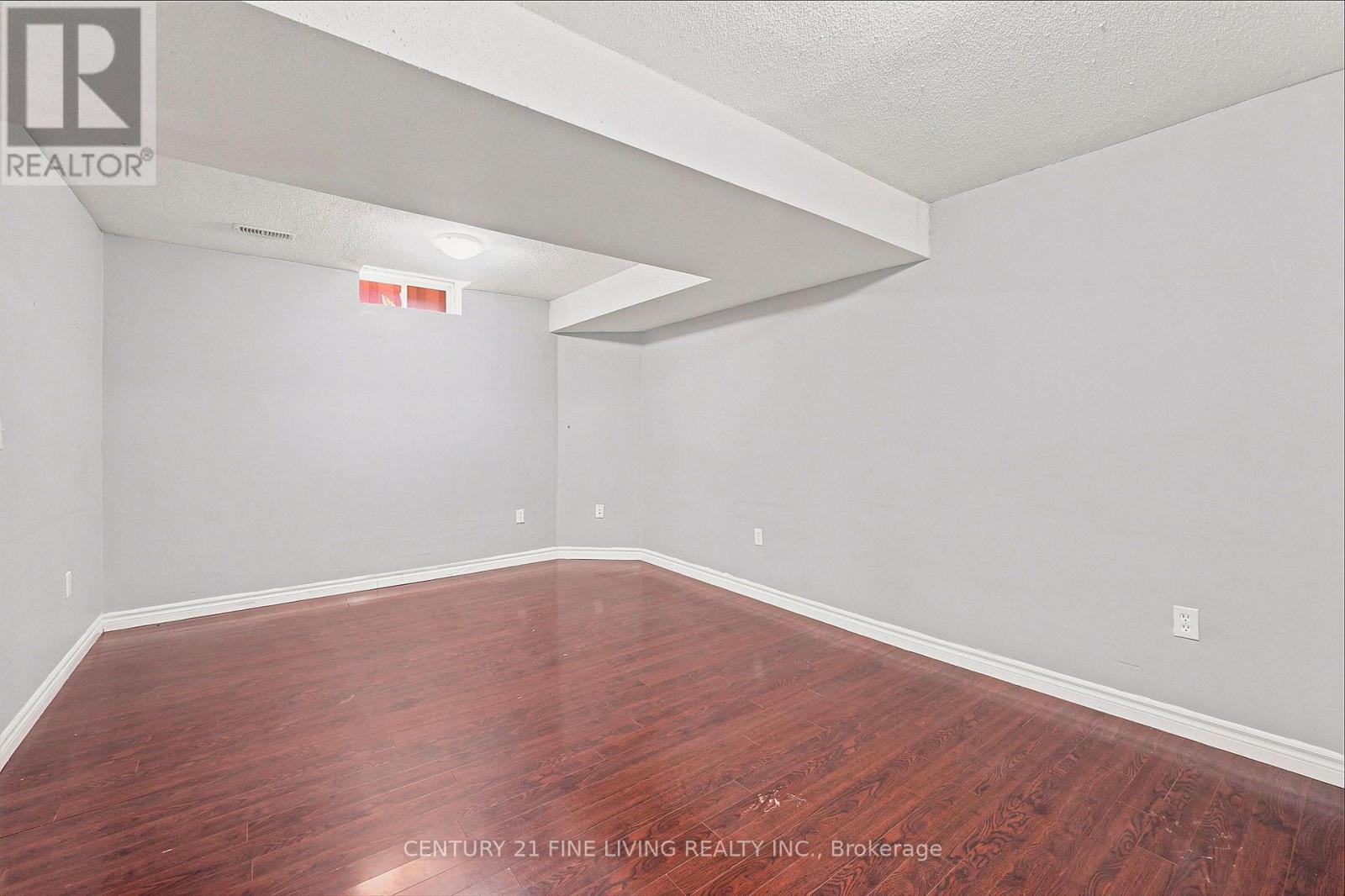 40 HOLLOWGROVE BOULEVARD - Image 33