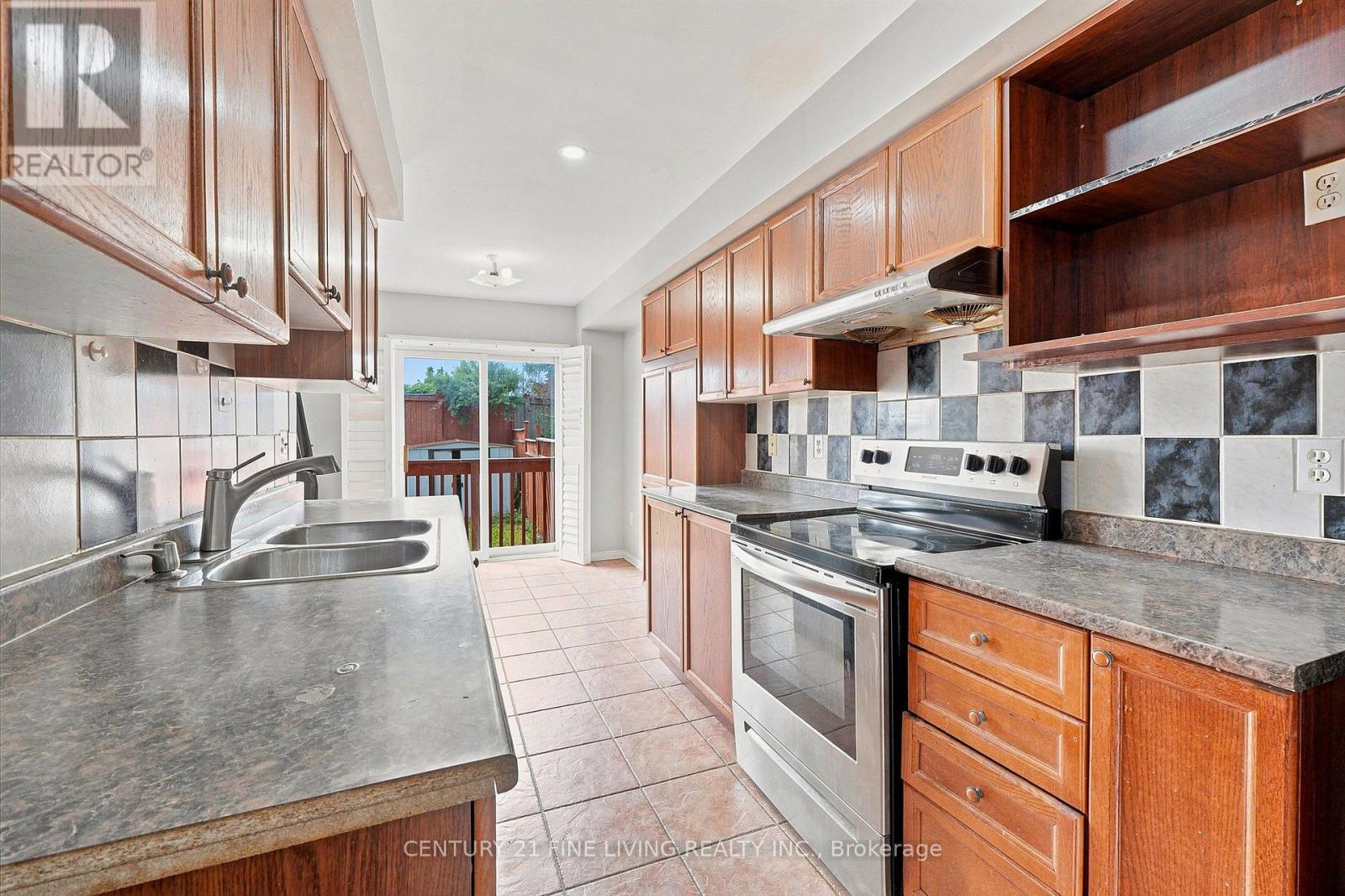 40 HOLLOWGROVE BOULEVARD - 7