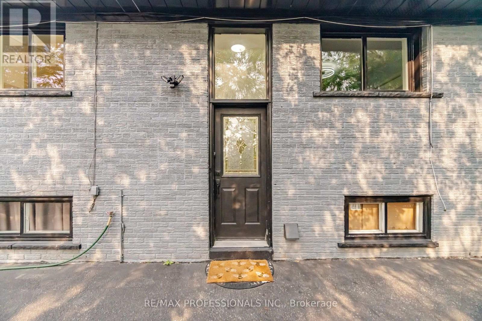 50 COBB AVENUE - Image 32