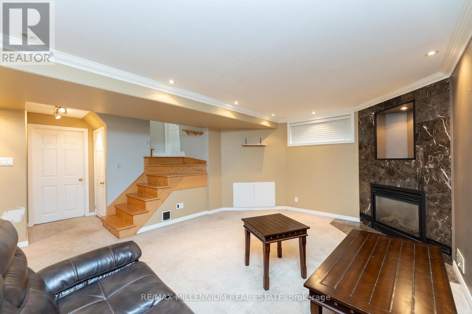 7 GRAHAM CRESCENT - 35