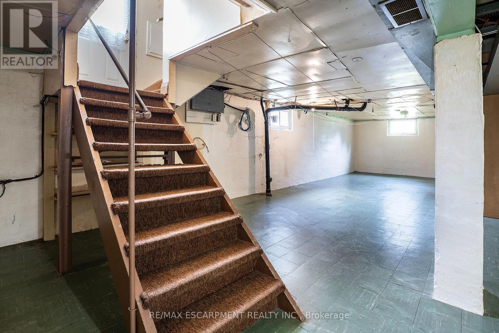 90 OSLER DRIVE - 16
