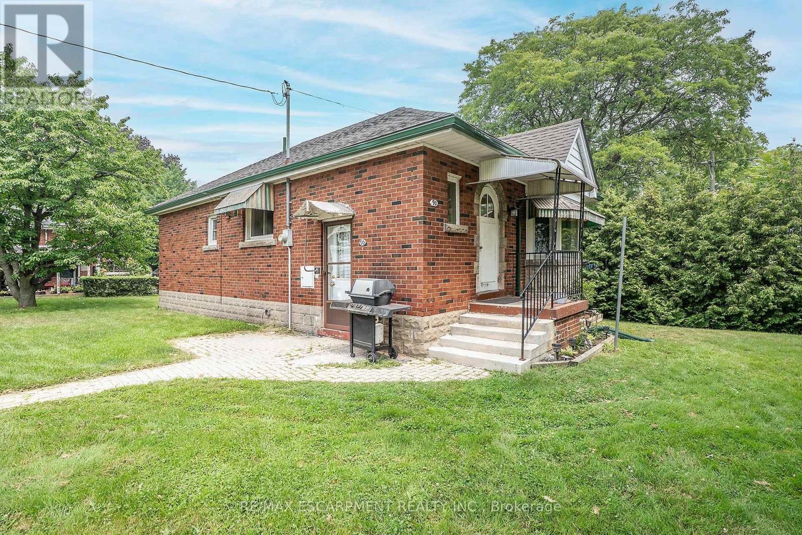 90 OSLER DRIVE - 19