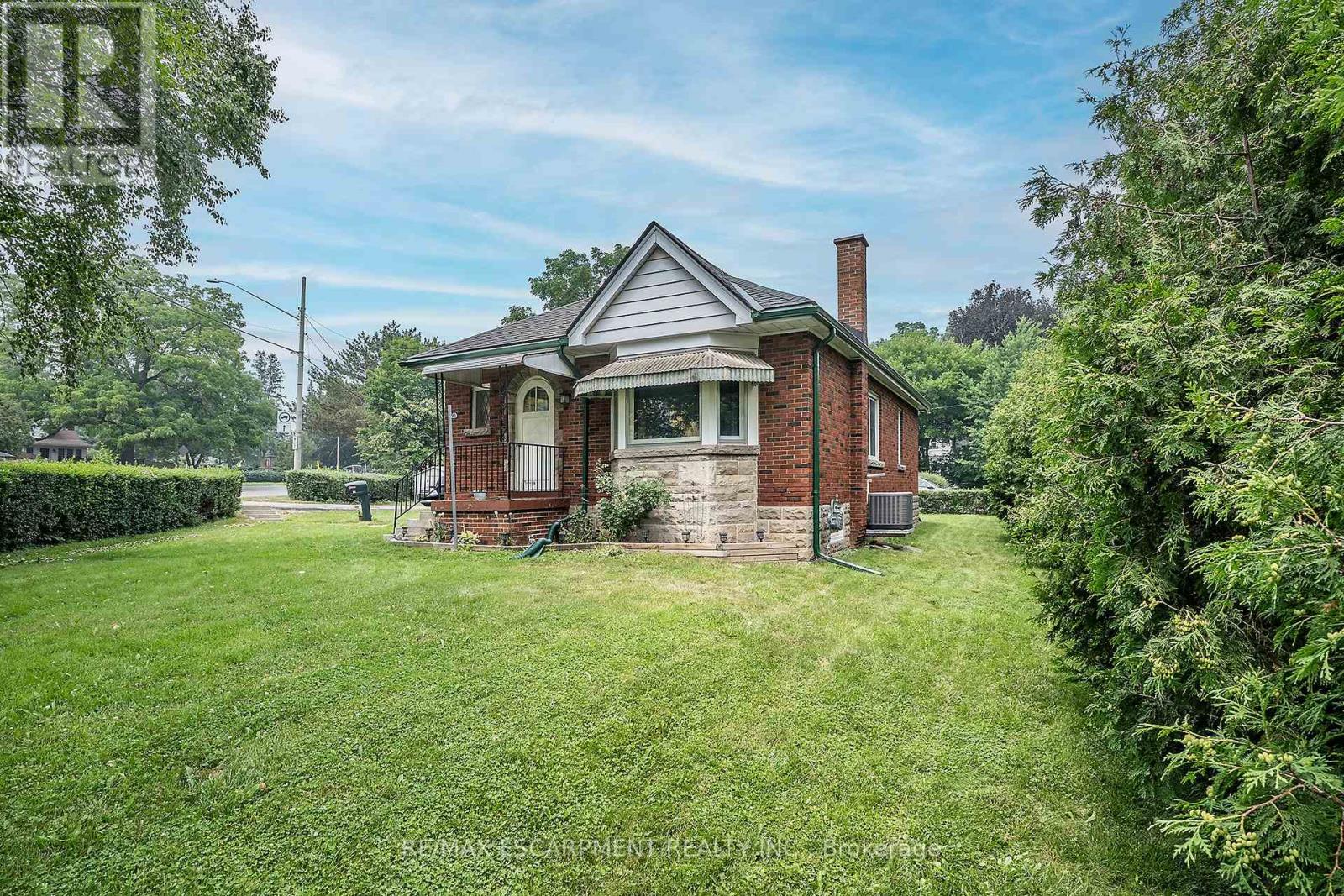 90 OSLER DRIVE - 20