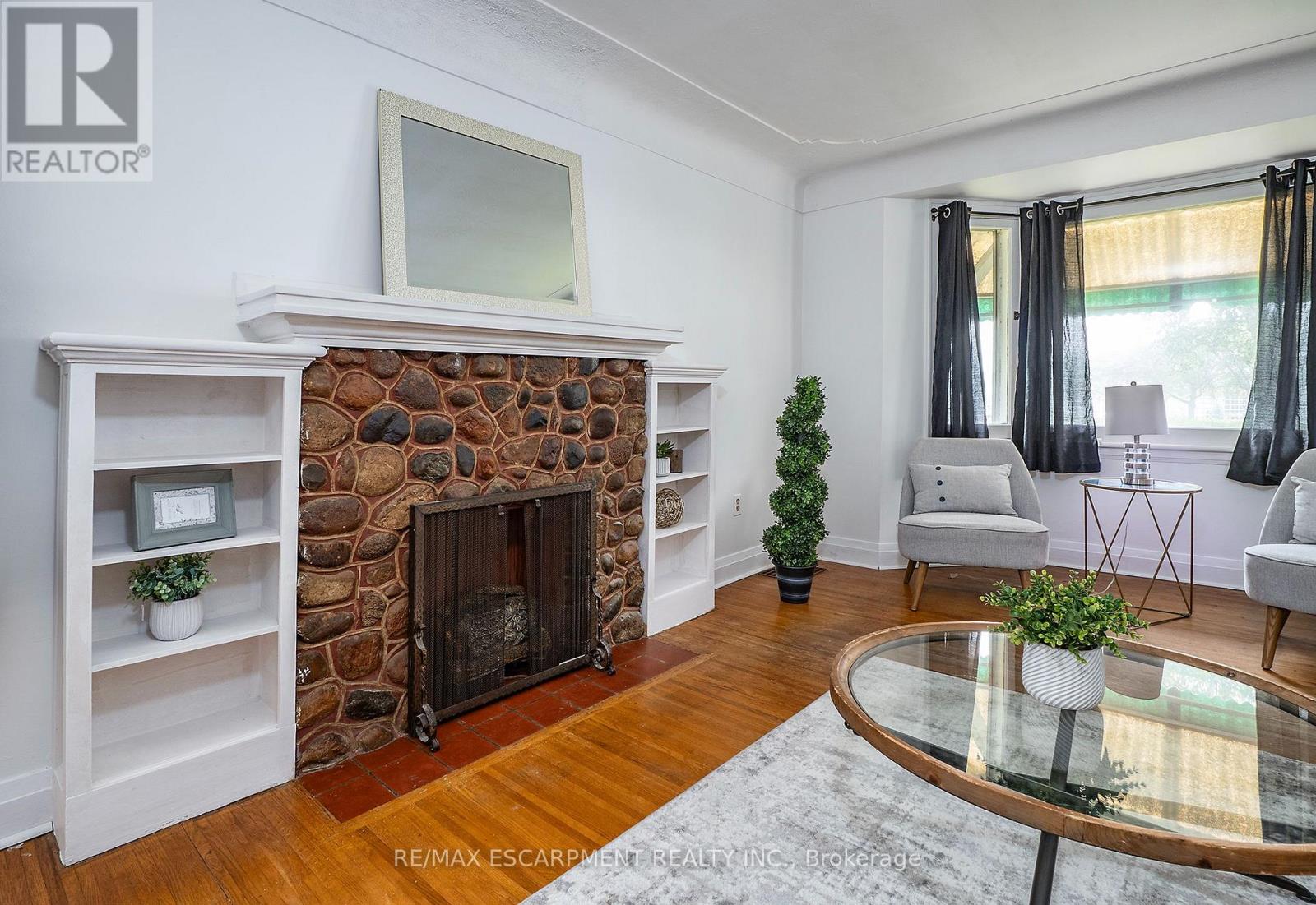 90 OSLER DRIVE - 6