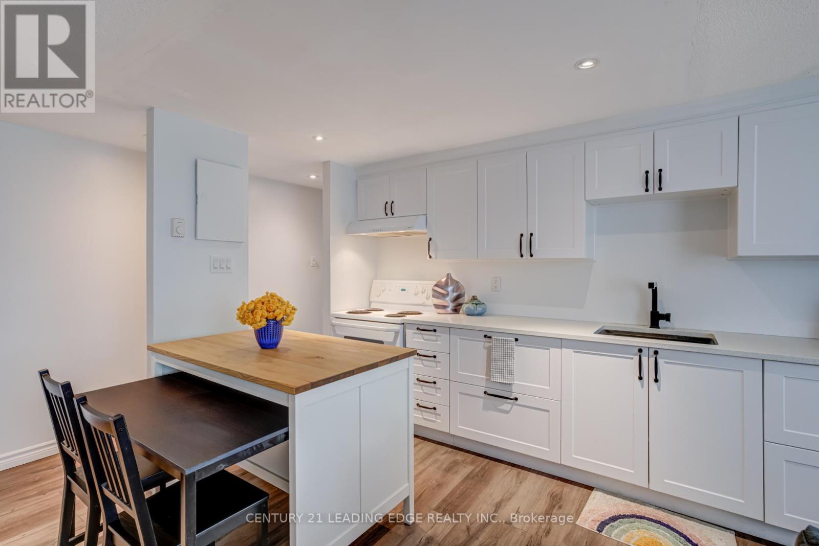 #314 30 AVALON PLACE - 18