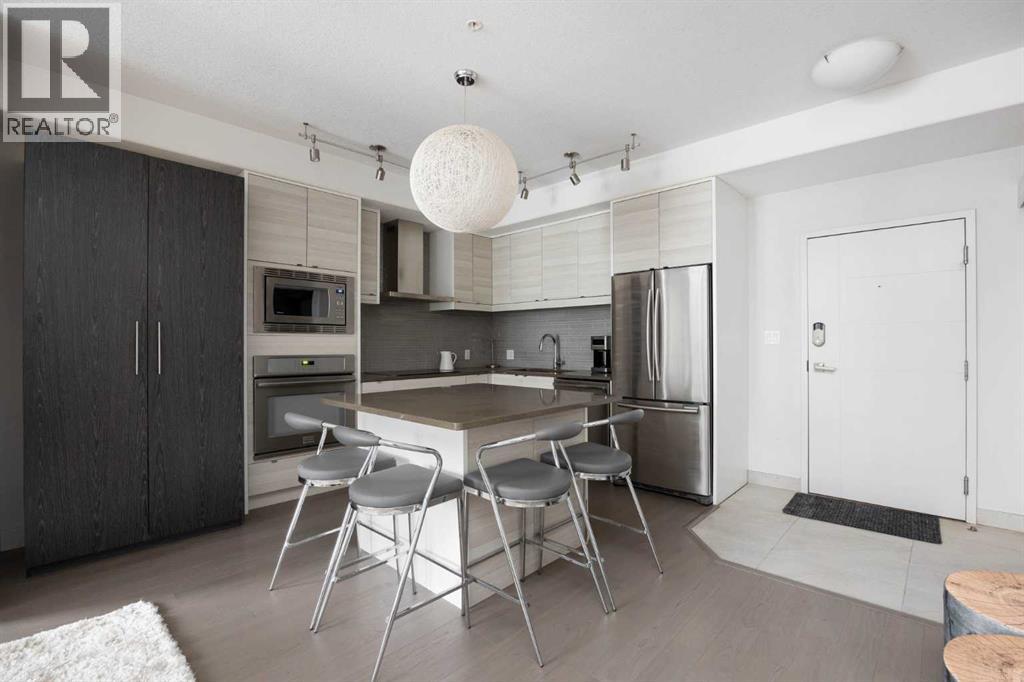 #406 10218 King Street - 8