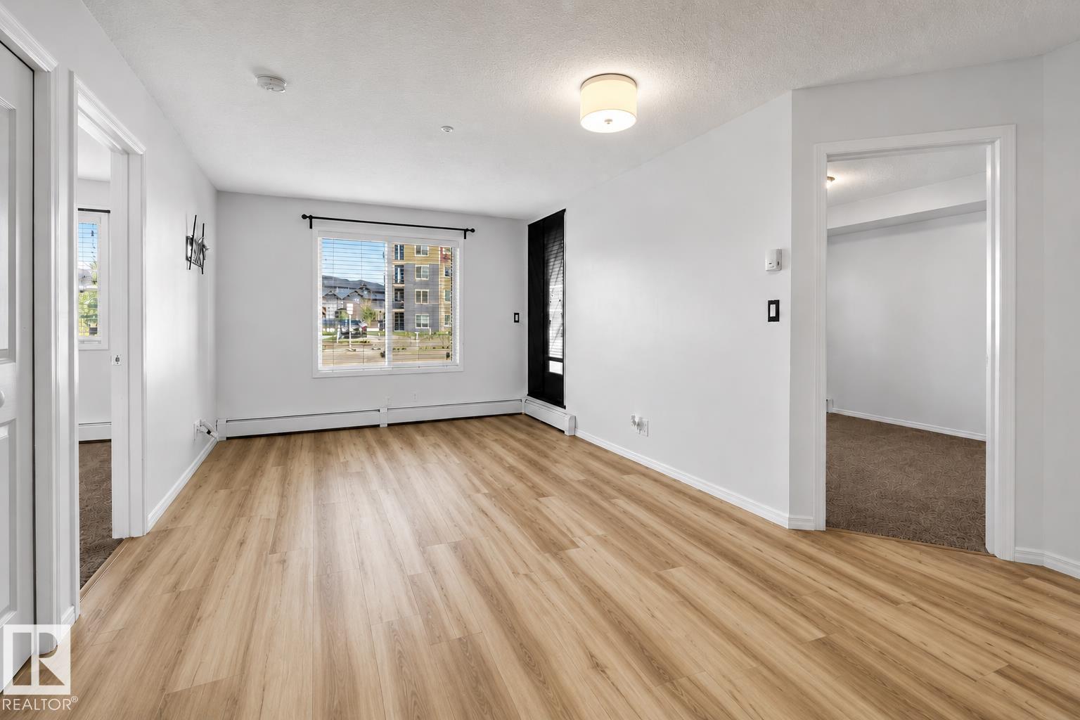 #117 12035 22 AV SW - 8