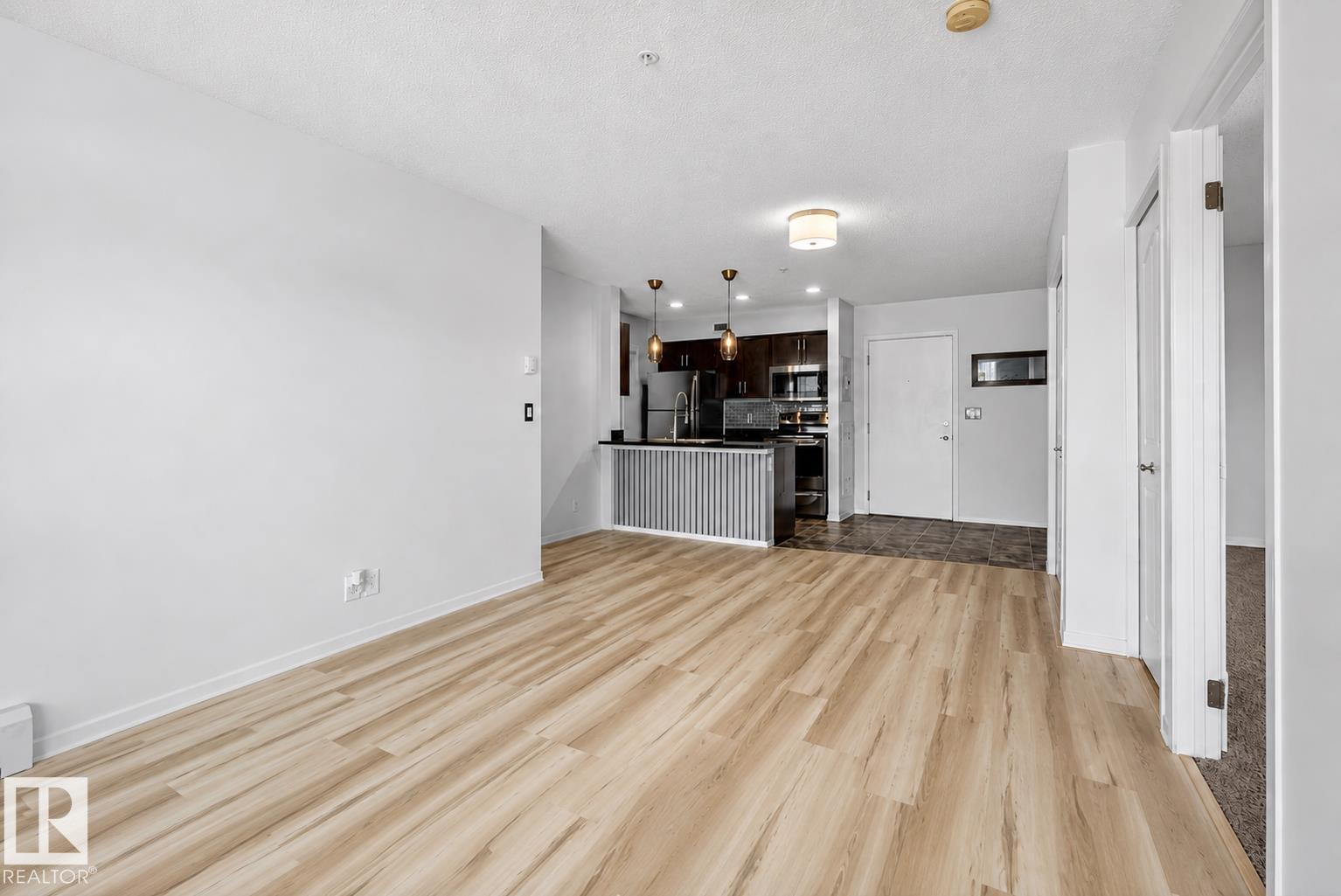 #117 12035 22 AV SW - 5