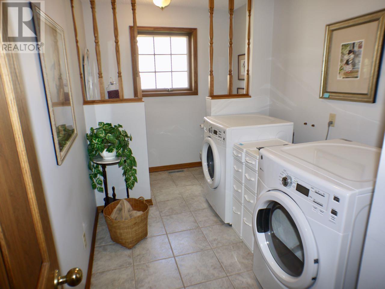 259 MEMORIAL AVE - 14