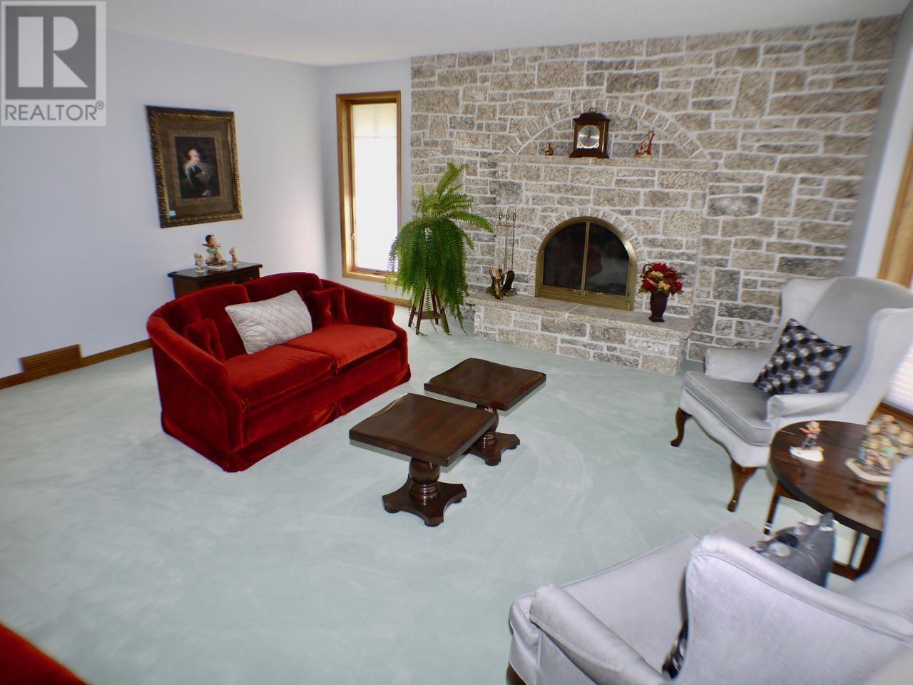 259 MEMORIAL AVE - 16