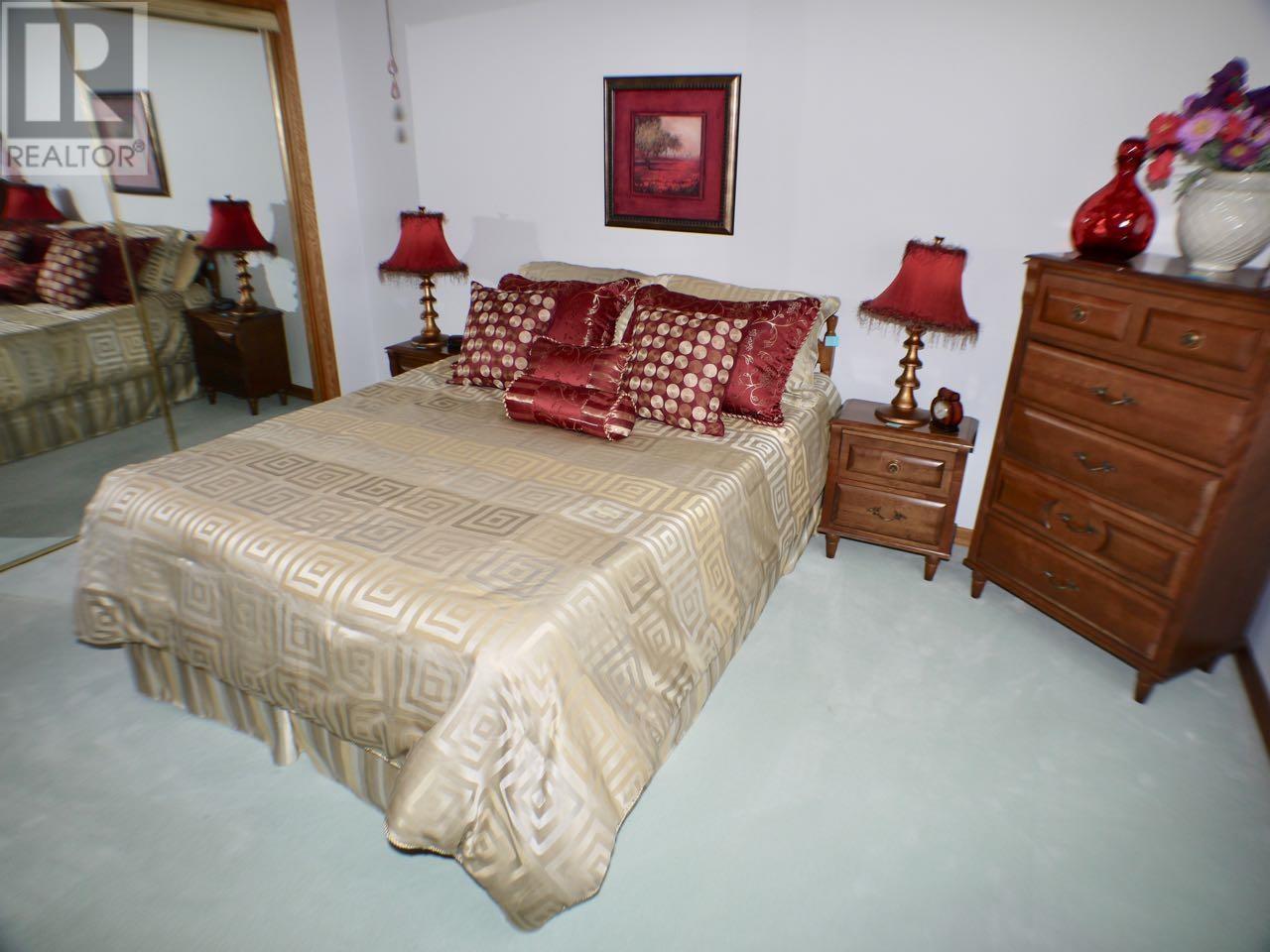 259 MEMORIAL AVE - 23
