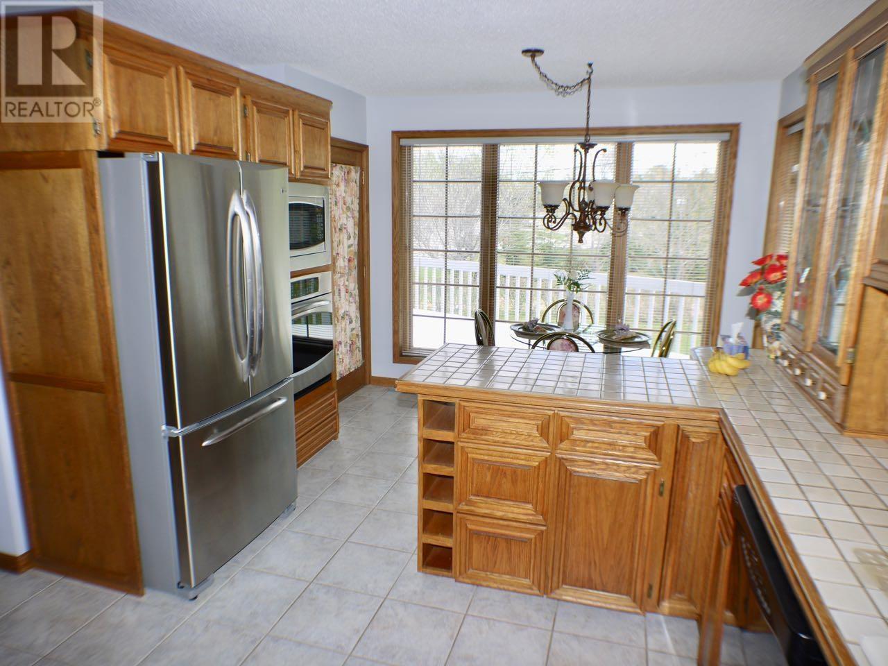 259 MEMORIAL AVE - 8
