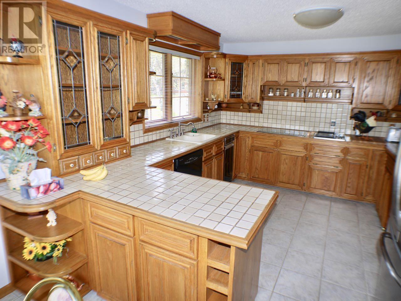 259 MEMORIAL AVE - 6