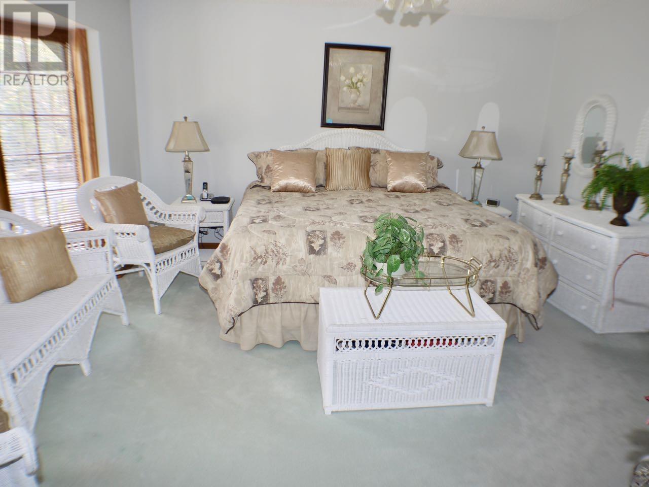 259 MEMORIAL AVE - 20
