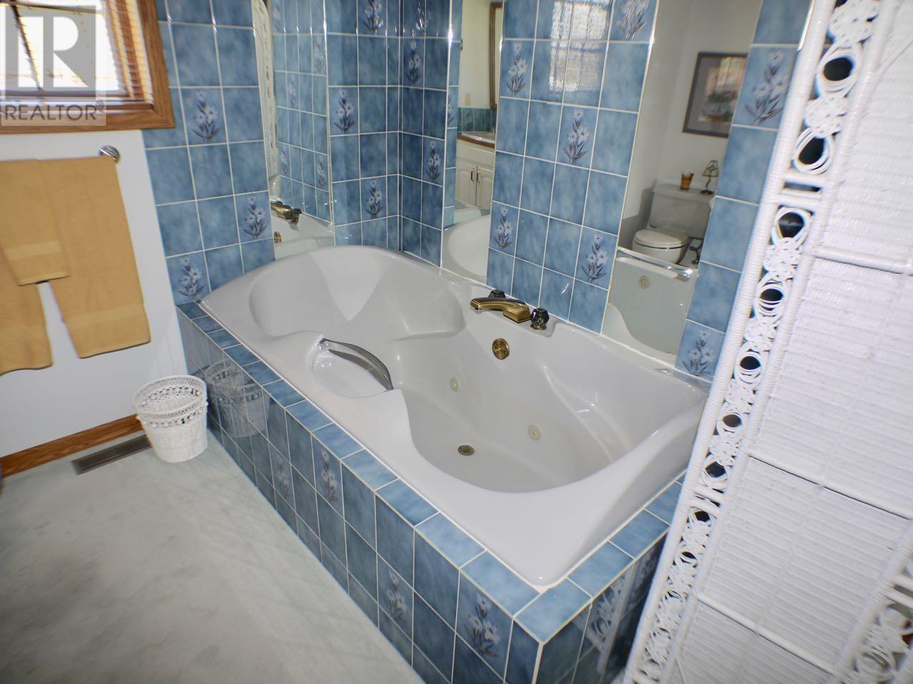 259 MEMORIAL AVE - 22
