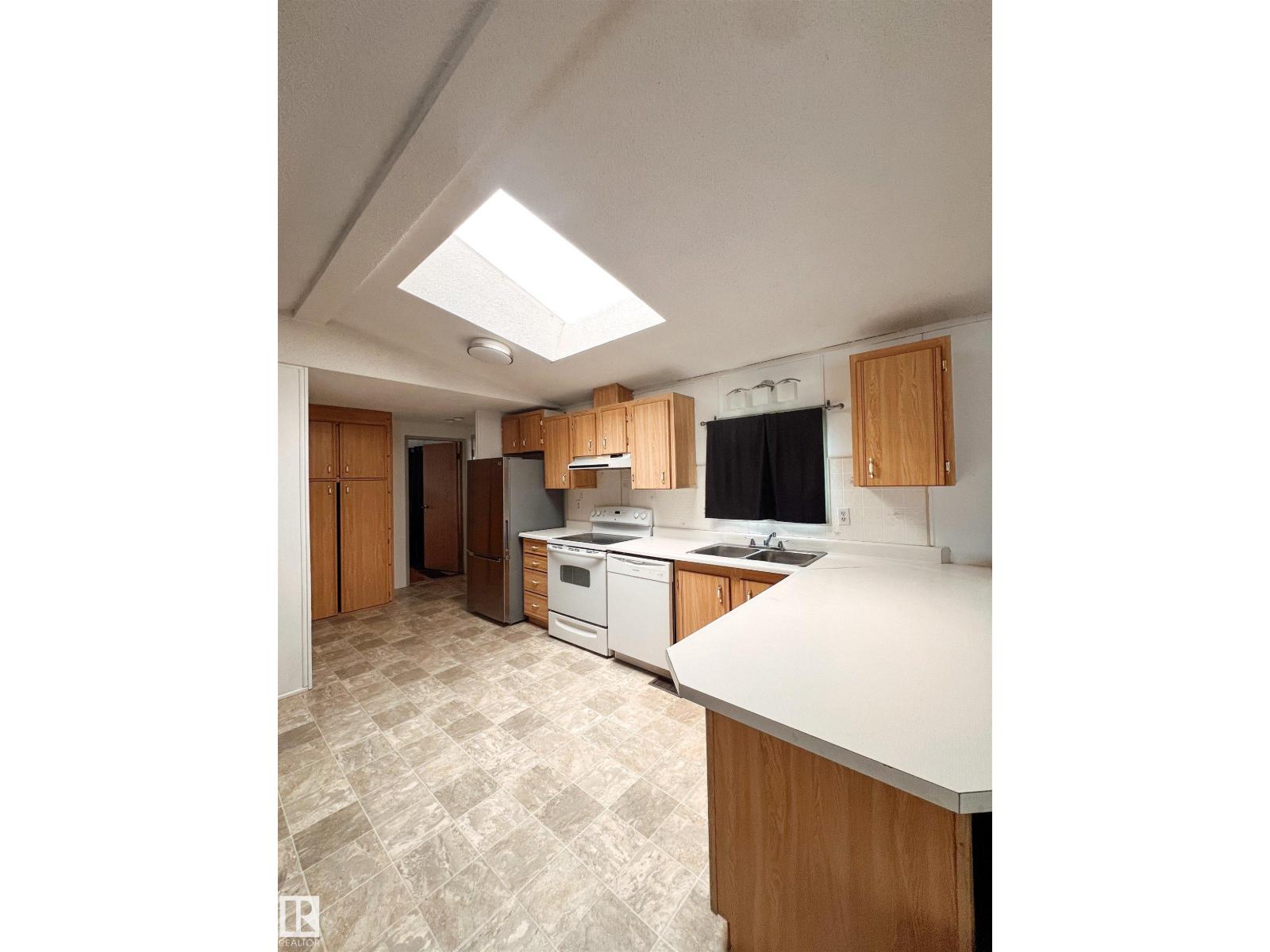 4912 52 ST - Image 3