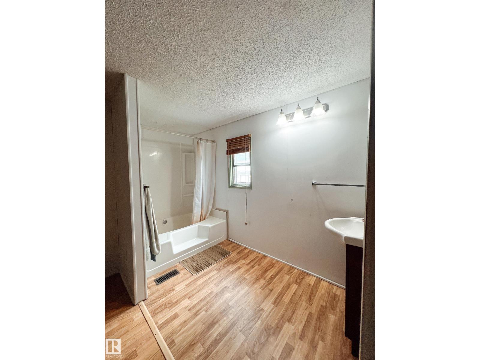 4912 52 ST - Image 11
