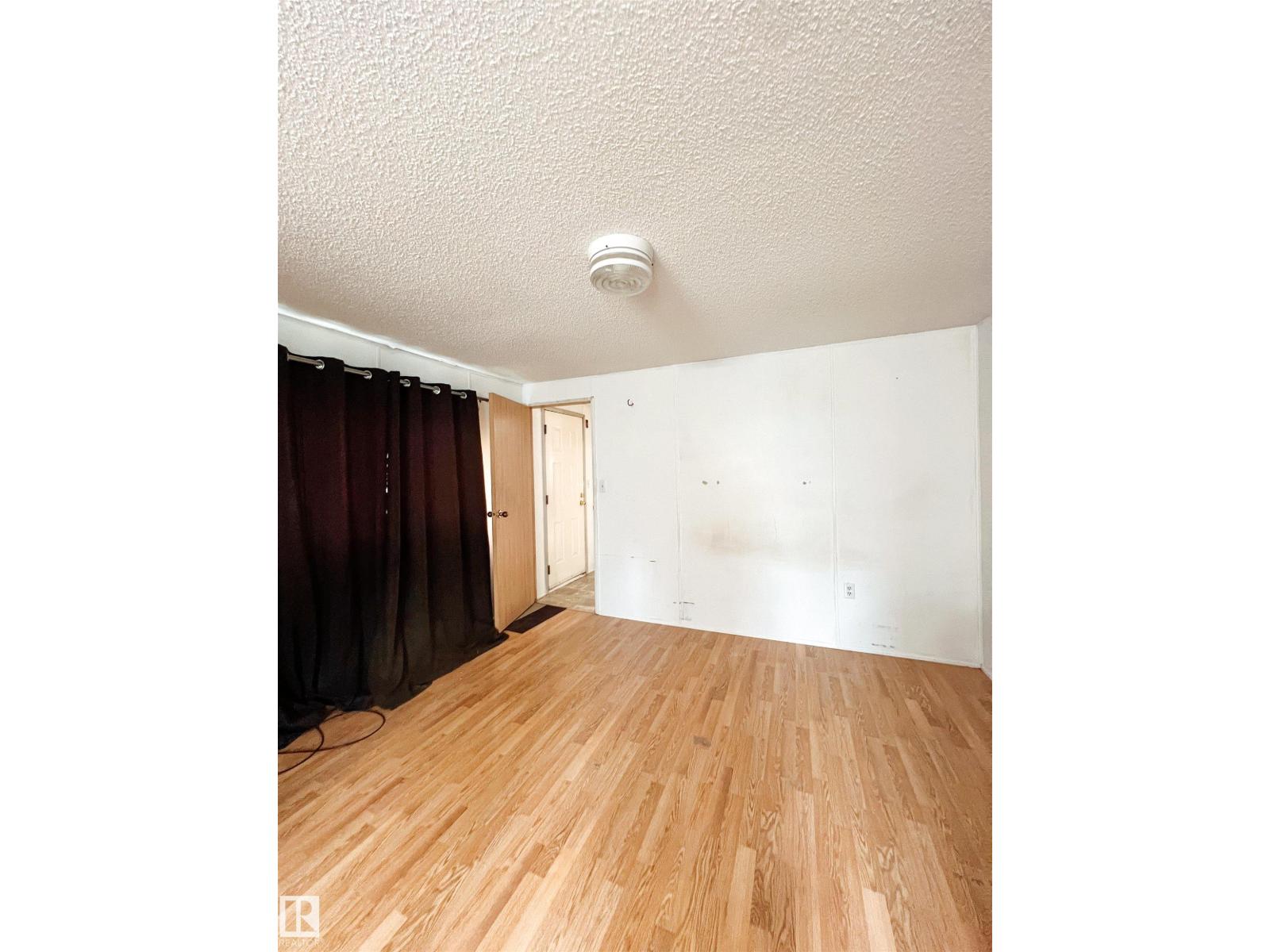 4912 52 ST - Image 10