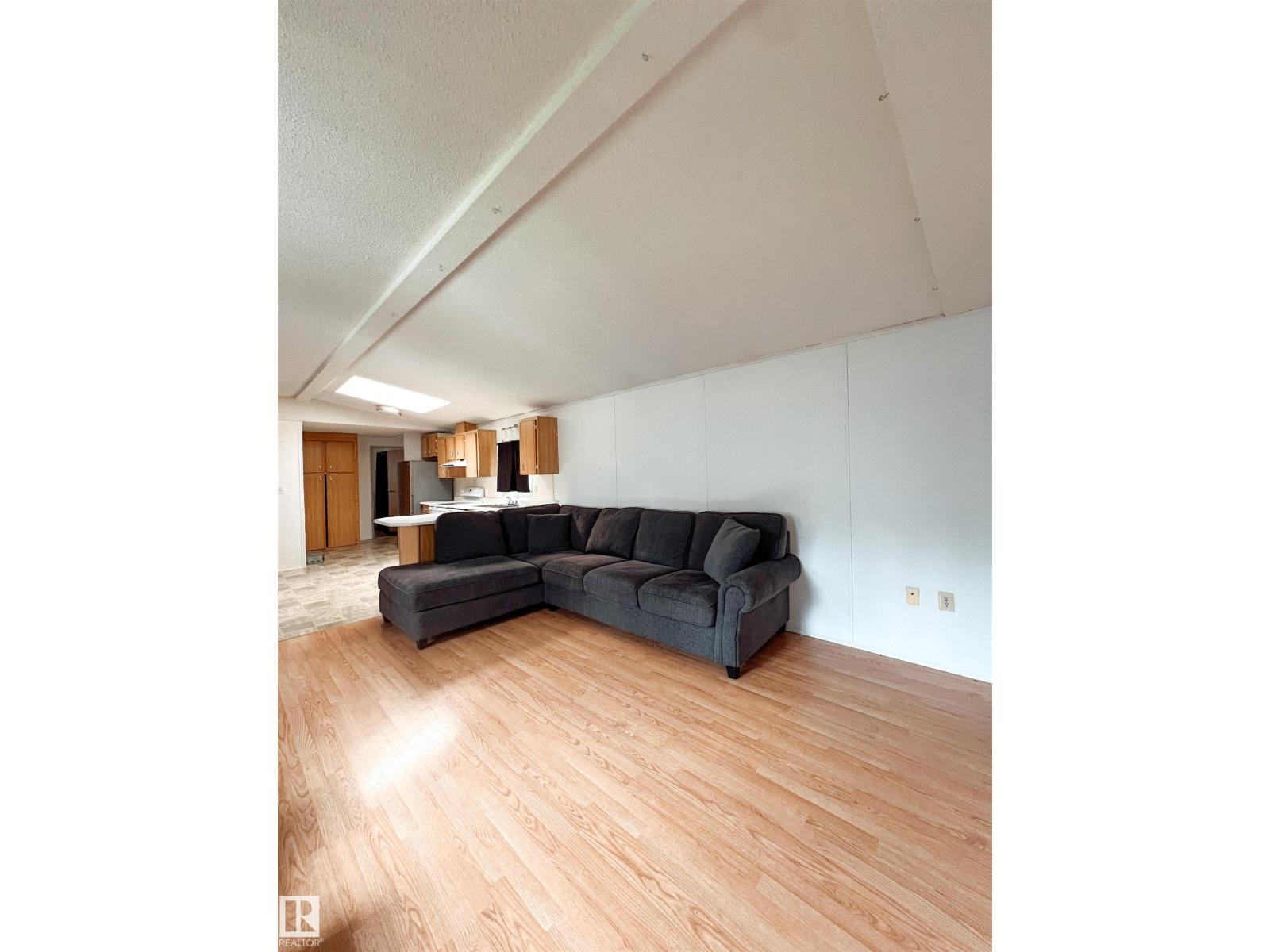 4912 52 ST - Image 6
