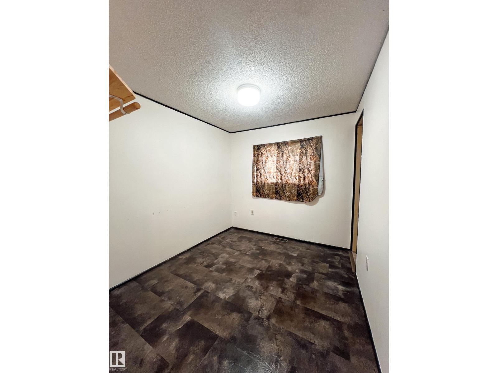 4912 52 ST - Image 14
