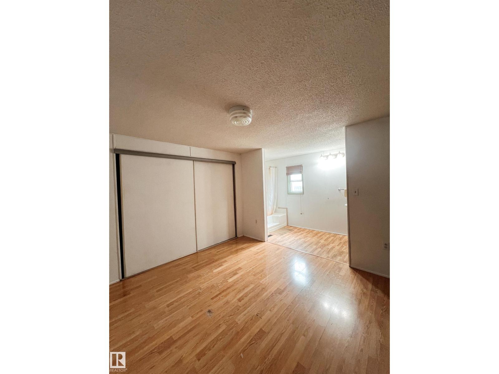 4912 52 ST - Image 9
