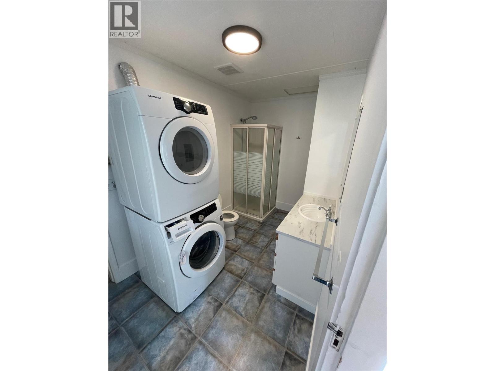  6454 KOOTENAY Street, Oliver