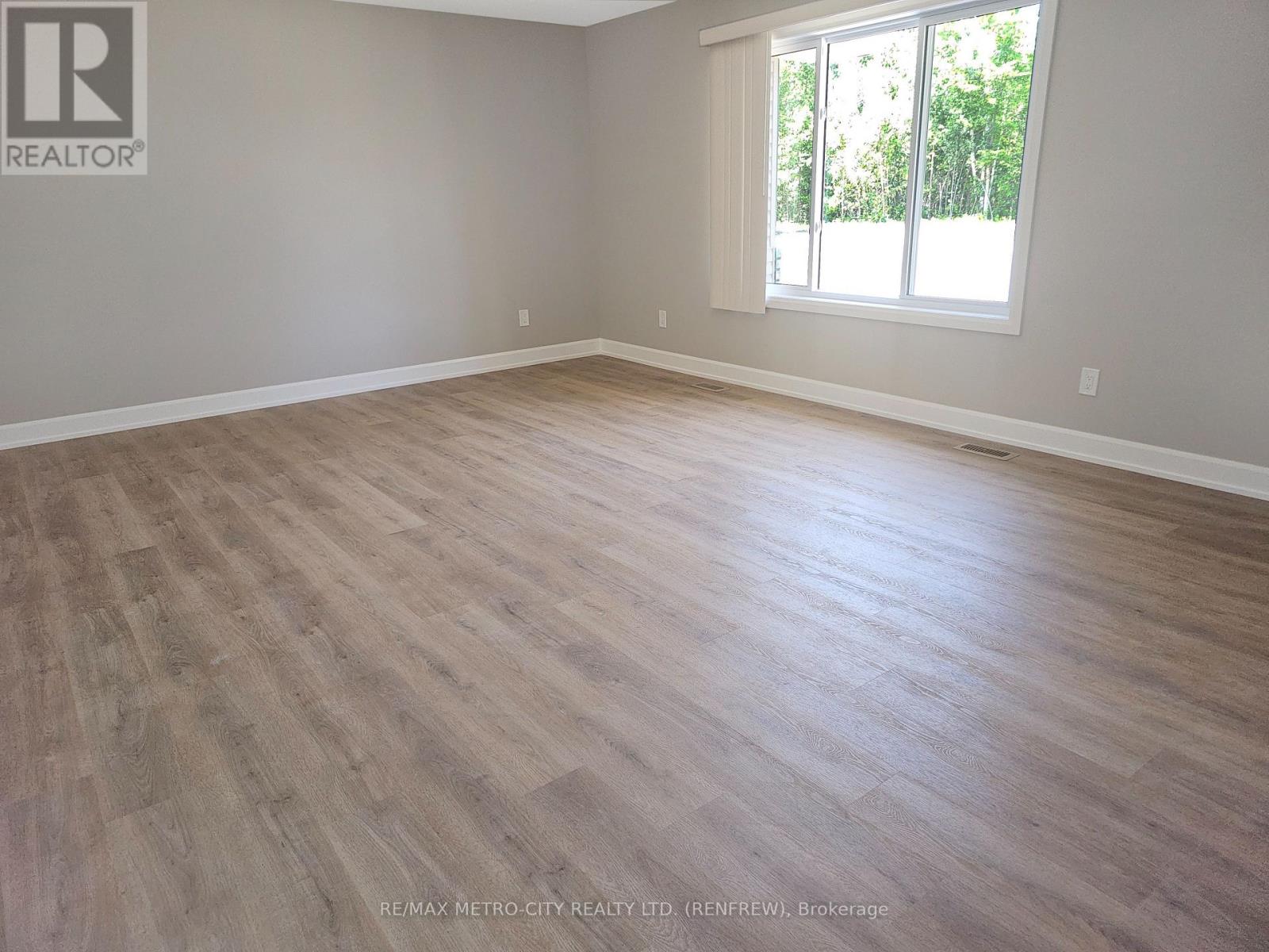 A - 321A USBORNE STREET, McNab/Braeside — photo 3