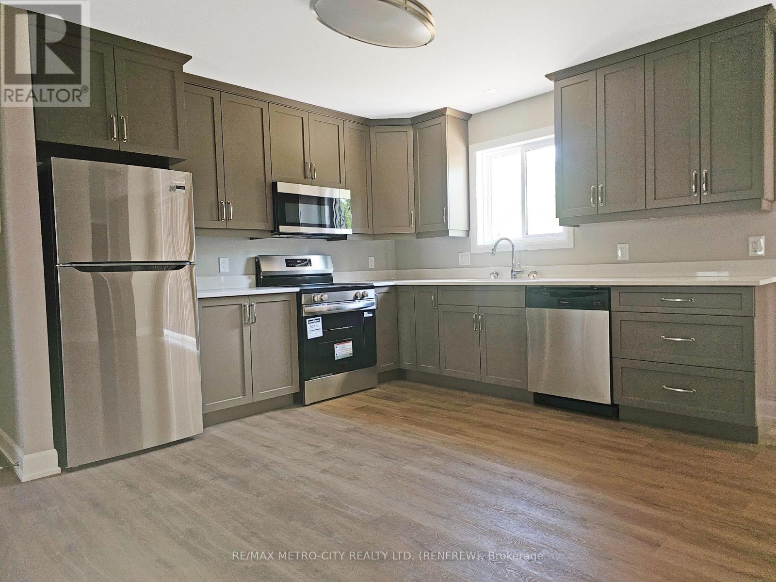 A - 321A USBORNE STREET, McNab/Braeside — photo 2