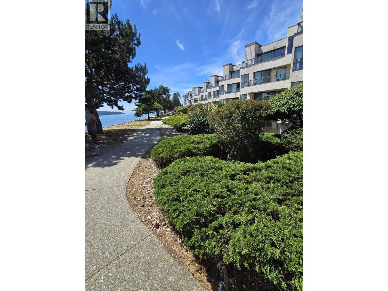 5 5477 WHARF AVENUE, Sechelt — photo 2