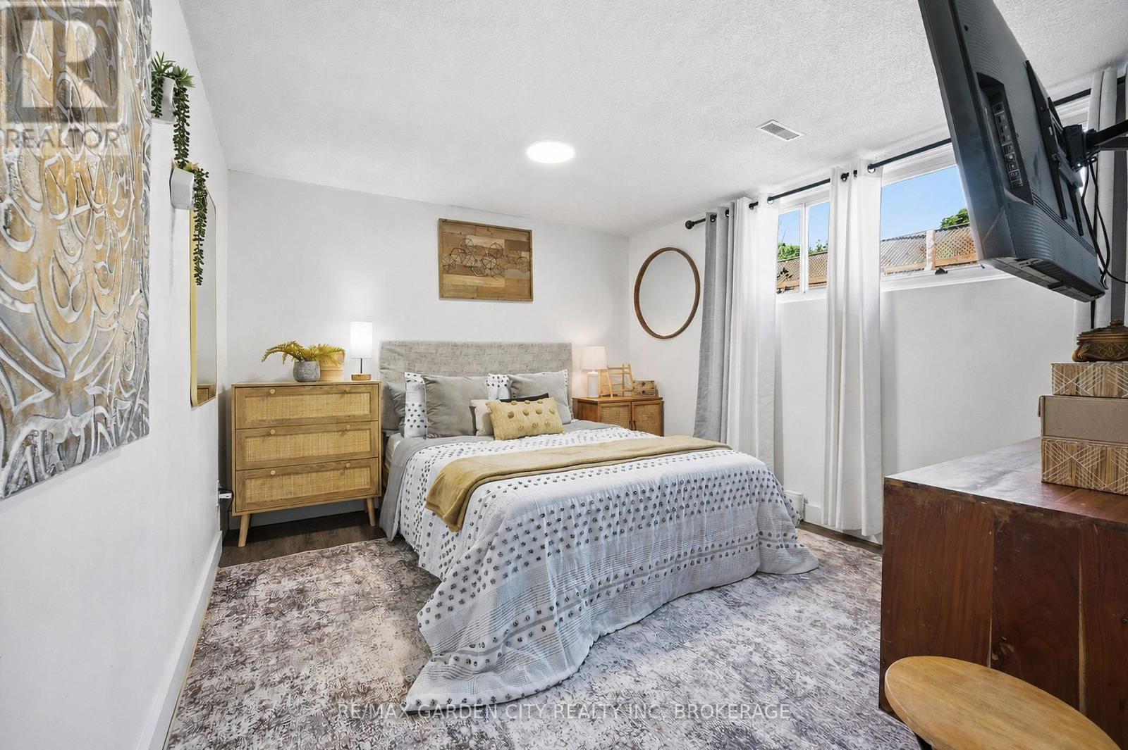 424 VINE STREET - 24