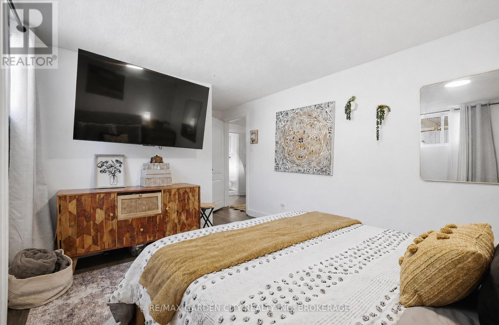 424 VINE STREET - 25