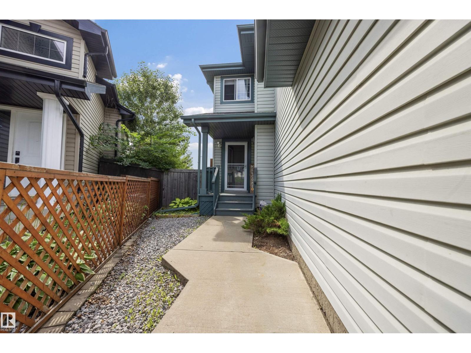 214 HYNDMAN CR NW - 13
