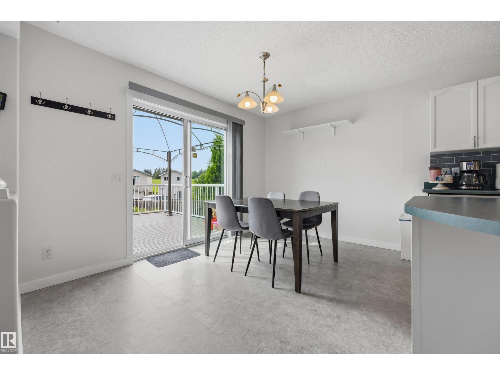 214 HYNDMAN CR NW - 27