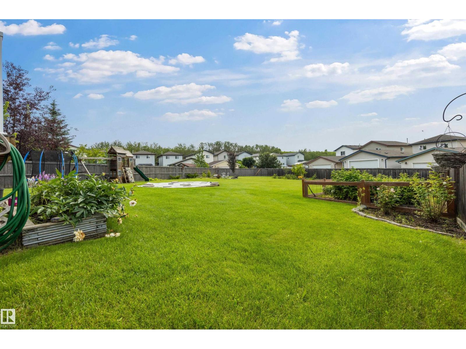 214 HYNDMAN CR NW - 55